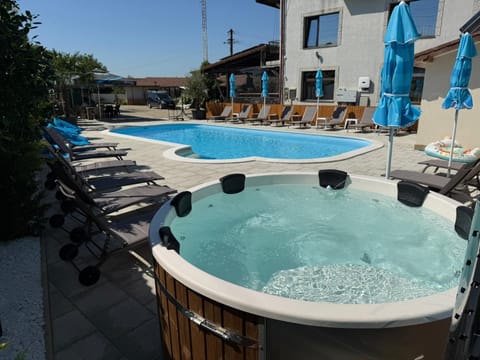 Hot Tub, Swimming pool