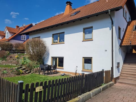 Property building, Garden, Balcony/Terrace