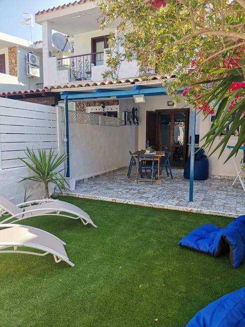 Property building, Patio, Garden, Garden view