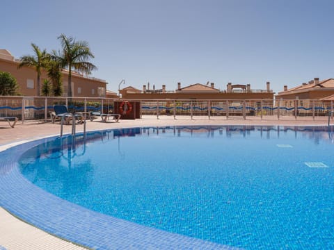 Pool view, Swimming pool, sunbed