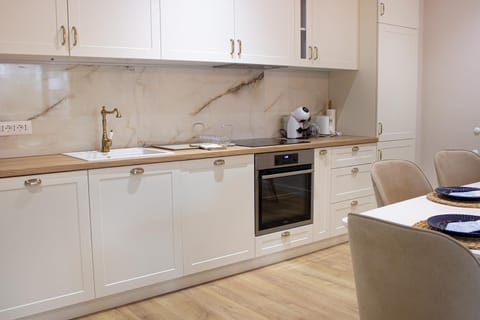 Coffee/tea facilities, Kitchen or kitchenette, Dining area, dishwasher, pet friendly, toaster