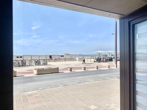 Property building, Beach, Sea view, Location