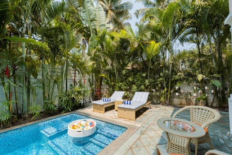 Pool view, Swimming pool, sunbed