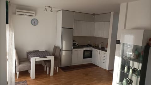 Kitchen or kitchenette, Dining area, dishwasher, oven, stove, toaster