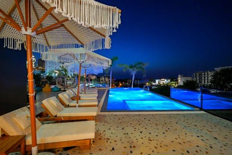 Swimming pool, sunbed