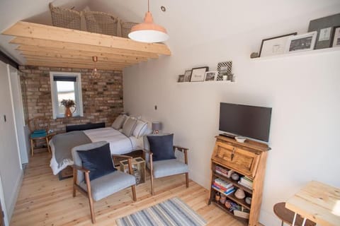 Cwtch, cozy studio, private, separate entrance. Apartment in Wales