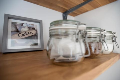 Cwtch, cozy studio, private, separate entrance. Apartment in Wales