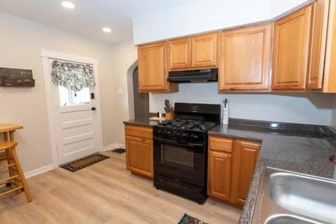 Updated & Comfy Bungalow with Parking Easy Access House in Pittsburgh