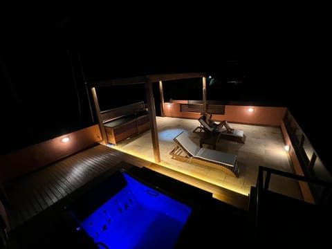Night, Hot Tub