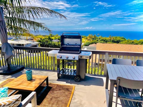 Halekii Sunset Beautiful 4 br Kealakekua Home House in Captain Cook