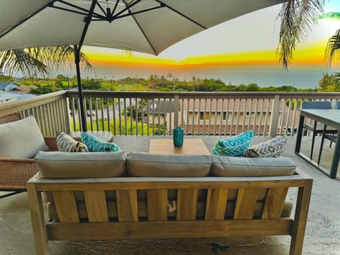 Halekii Sunset Beautiful 4 br Kealakekua Home House in Captain Cook