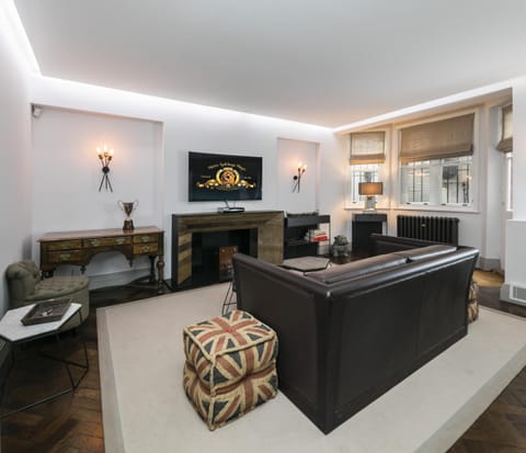 Communal lounge/ TV room, Living room