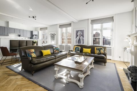 Communal lounge/ TV room, Living room