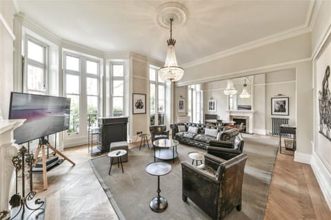 Communal lounge/ TV room, Living room