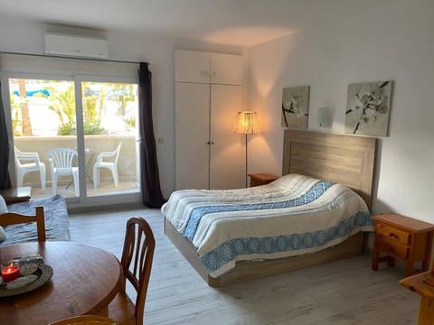 Sunny Apartment at Benal Beach Resort 4 Pools, Water Slides Steps from Beach Apartment in Benalmadena