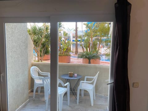 Sunny Apartment at Benal Beach Resort 4 Pools, Water Slides Steps from Beach Apartment in Benalmadena