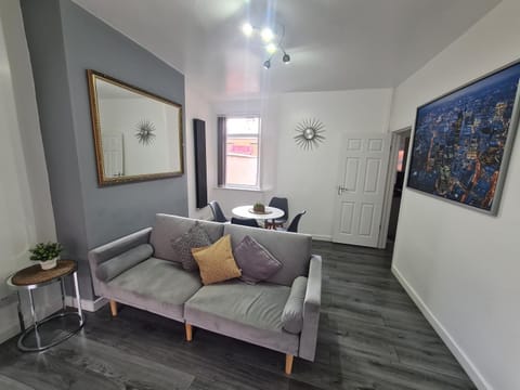 Lovely 2-bedroom house close to Media City. Apartment in Salford