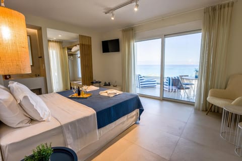 Bed, TV and multimedia, Photo of the whole room, Bedroom, Sea view