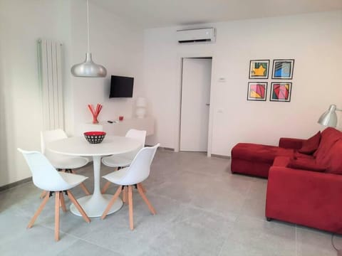 TV and multimedia, Living room, Seating area, Dining area, Evening entertainment, air conditioner