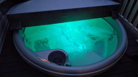 Night, Hot Tub