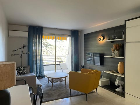 Living room, air conditioner