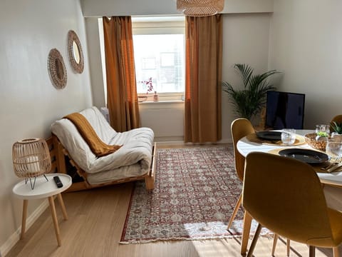 Communal lounge/ TV room, TV and multimedia, Living room, Seating area, Dining area