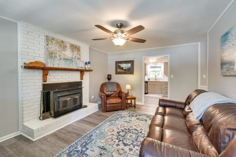 Georgia Getaway with 2-Story Dock By Lake Hartwell House in Reed Creek