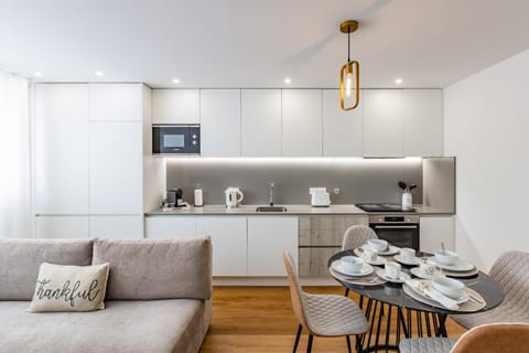 Coffee/tea facilities, Kitchen or kitchenette, Living room, Dining area, minibar, pet friendly, stove, toaster