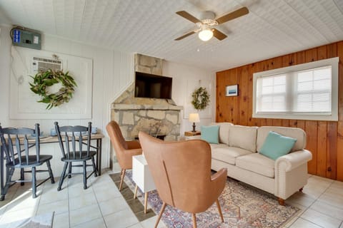 Mountain Home Cabin with Fire Pit Less Than 1 Mi to Lake! Cabin in Norfork Lake