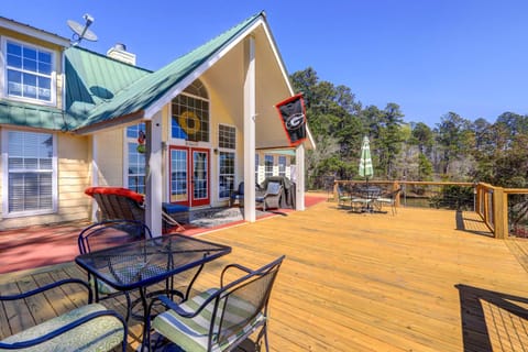 Dock and Fire Pit Stunning Lake Sinclair Home! House in Lake Sinclair