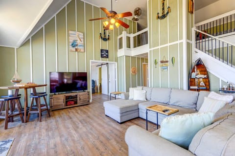 Dock and Fire Pit Stunning Lake Sinclair Home! House in Lake Sinclair