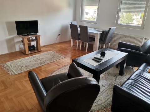 Nikolici - Free Parking Apartment in Serbia