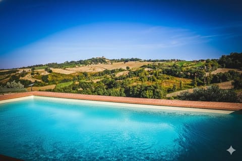 Chalet con Piscina "Il Girasole" Relax in Campagna Chalet in Marche