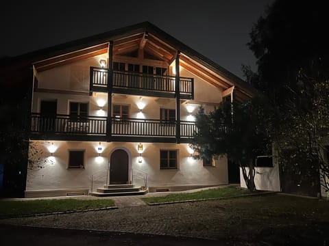 Barrierefreie 3-Zi.-Ferienwohnung mit Gartenzugang in ruhiger, zentrumsnaher Lage Apartment in Tyrol