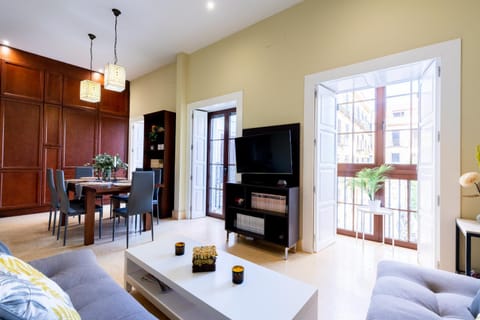 Communal lounge/ TV room, Living room, Dining area