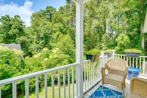 Less Than 6 Mi to Nags Head Manteo Beach House House in Manteo