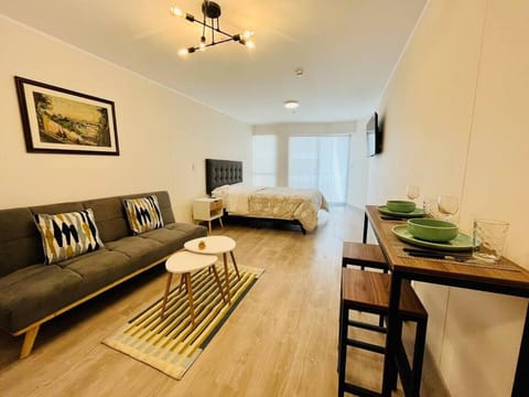 Bed, TV and multimedia, Living room, Photo of the whole room, Dining area, Bedroom