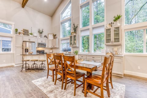 The Tree Cabin, Pleasant Pines, & Cozy Casita Cabin in Welches