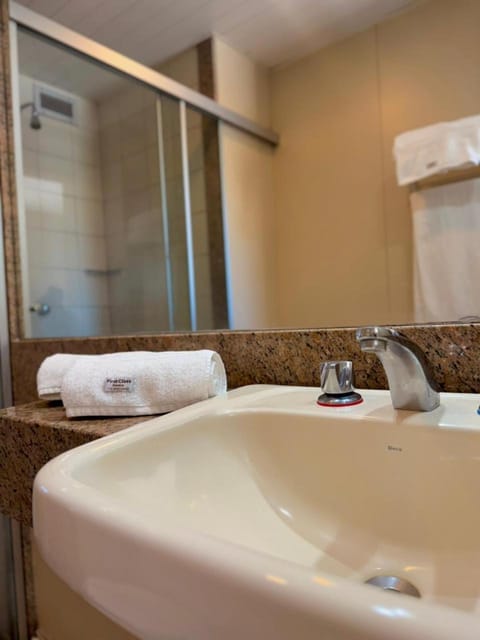 Studio pé na areia, vista, internet e ar Apartment in Macaé