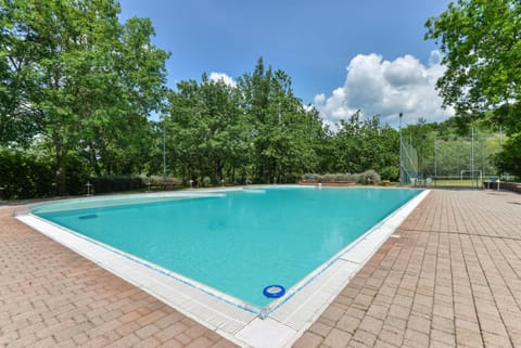 Day, Swimming pool