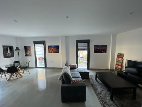 Communal lounge/ TV room, TV and multimedia, Living room, Seating area, Evening entertainment