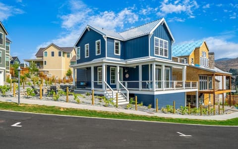 Here Comes the Sun #123 House in Chelan (In Town)