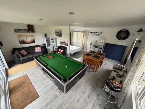 The Green Bus and the lodge Apartment in West Oxfordshire District