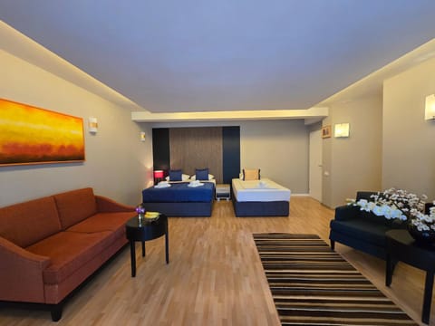 Bed, Photo of the whole room, Seating area, Bedroom