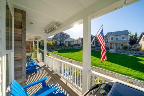 Surf or Ski #115 House in Chelan (In Town)