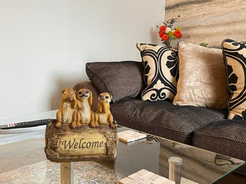 Beanies LorneStreet Four Bed House Apartment in Swindon