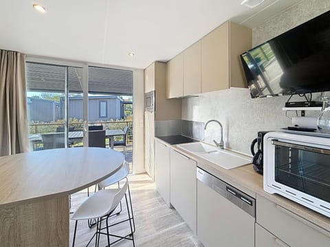 Mobil-home tout confort 6 pers, 200m plage, piscine chauffée, 2 SDB, Jullouville. - FR-1-361A-58 House in Jullouville