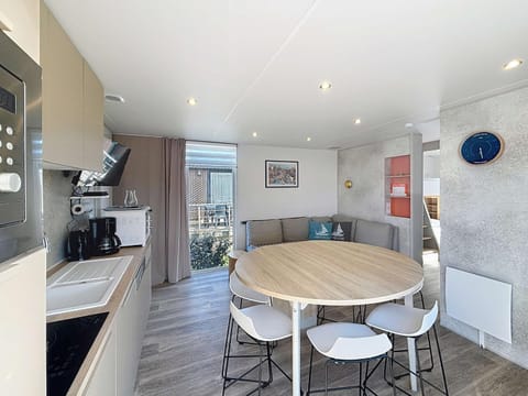 Mobil-home tout confort 6 pers, 200m plage, piscine chauffée, 2 SDB, Jullouville. - FR-1-361A-58 House in Jullouville