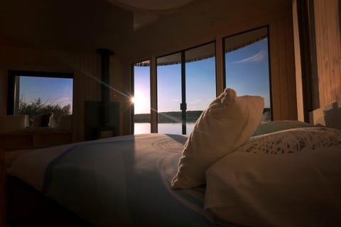 Property building, Bed, Natural landscape, Photo of the whole room, Bedroom
