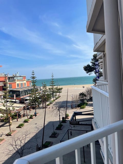 Restaurant/places to eat, Beach, Sea view, Sunrise, Sunset